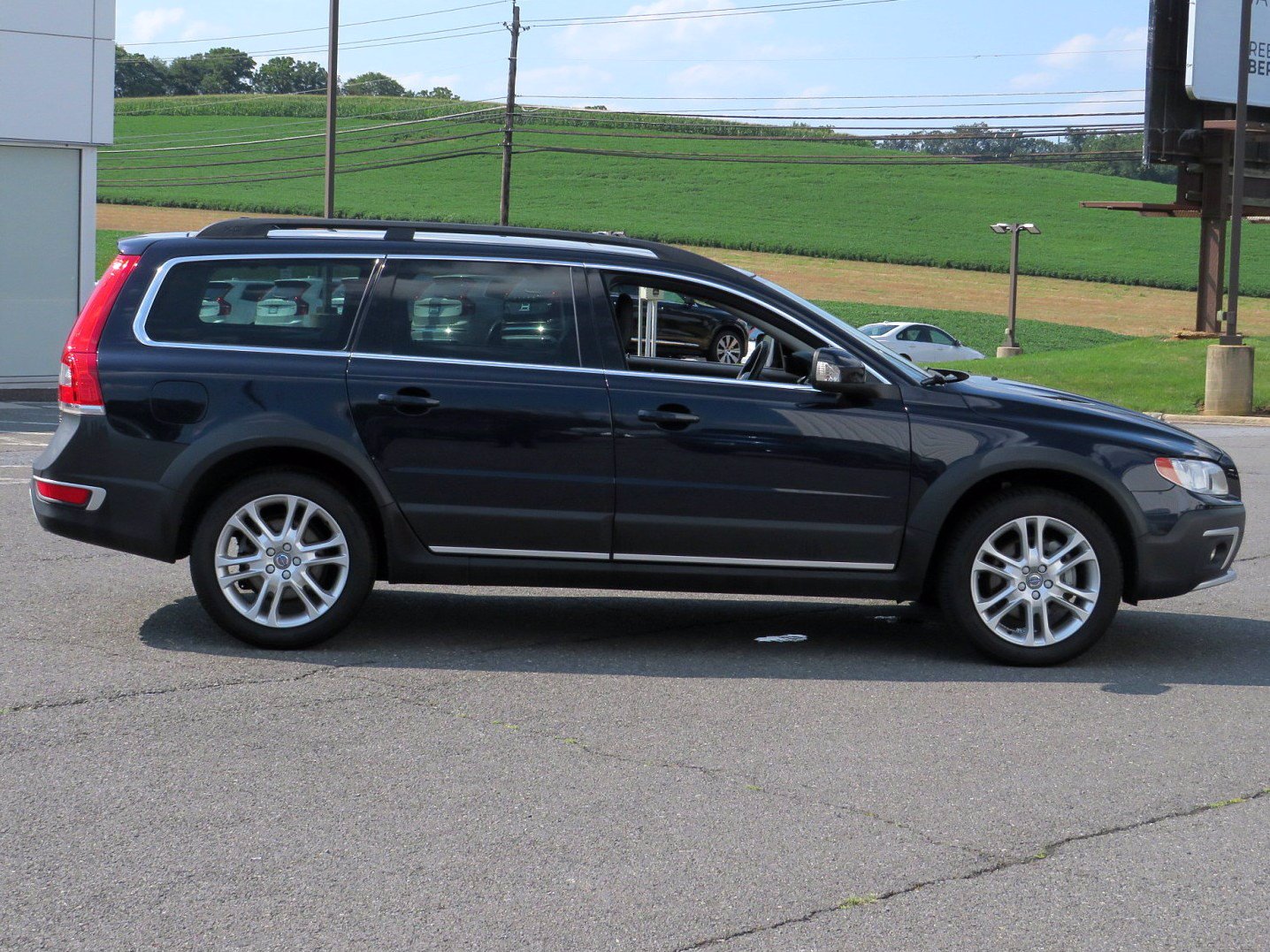 Pre Owned 2016 Volvo Xc70 T5 Premier Station Wagon In Sinking Spring